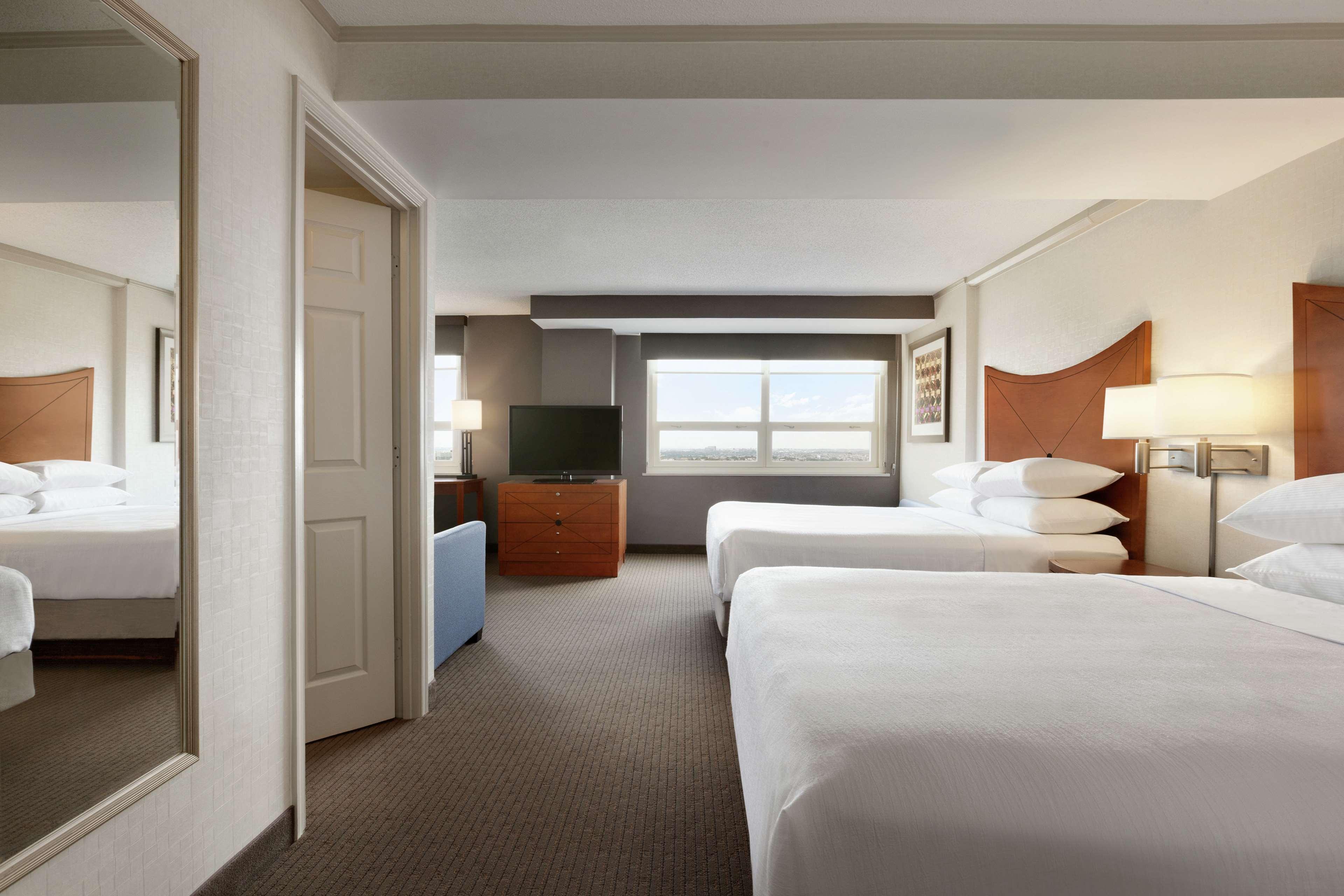 Embassy Suites Baltimore Inner Harbor Екстериор снимка