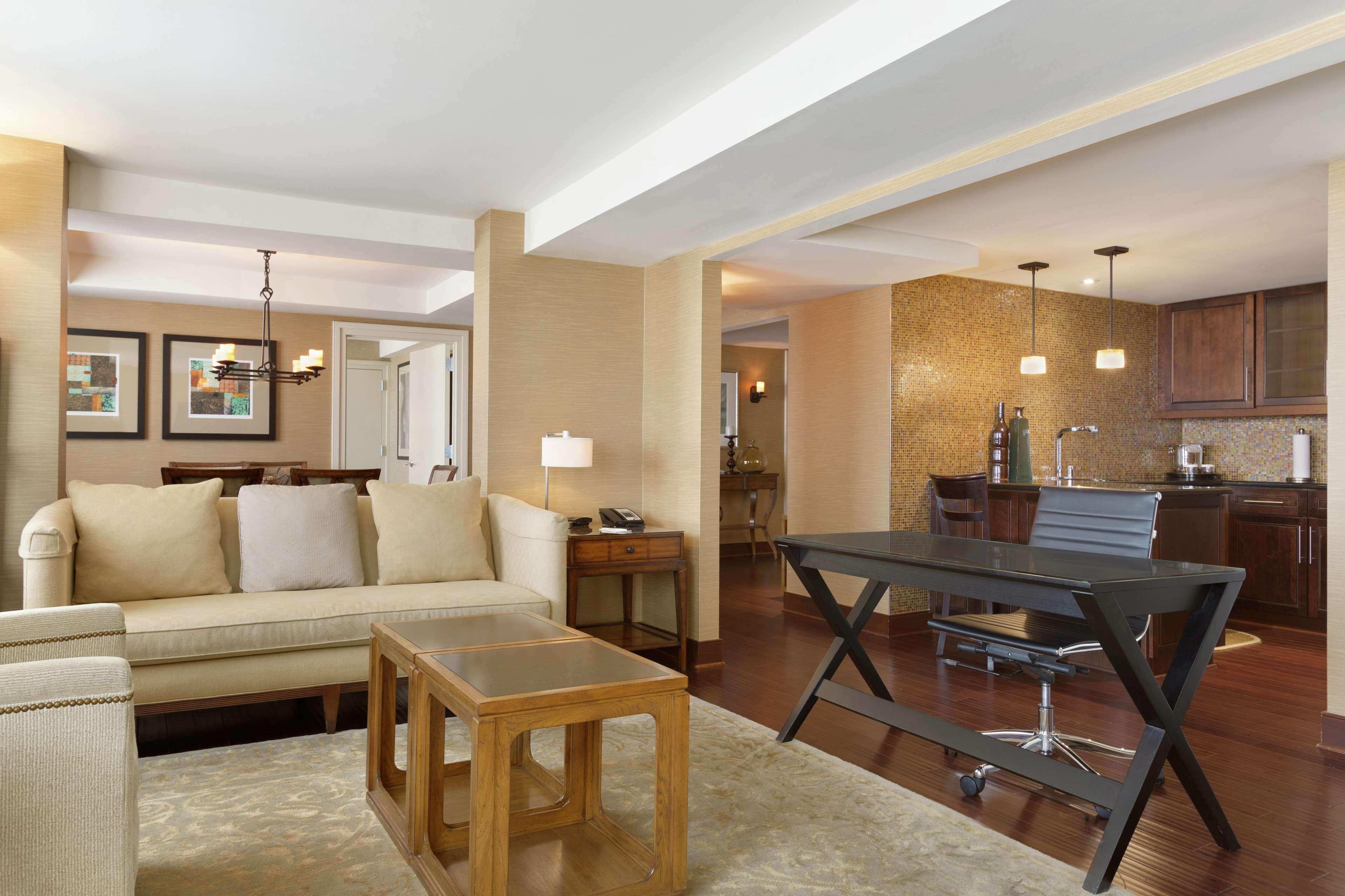 Embassy Suites Baltimore Inner Harbor Екстериор снимка