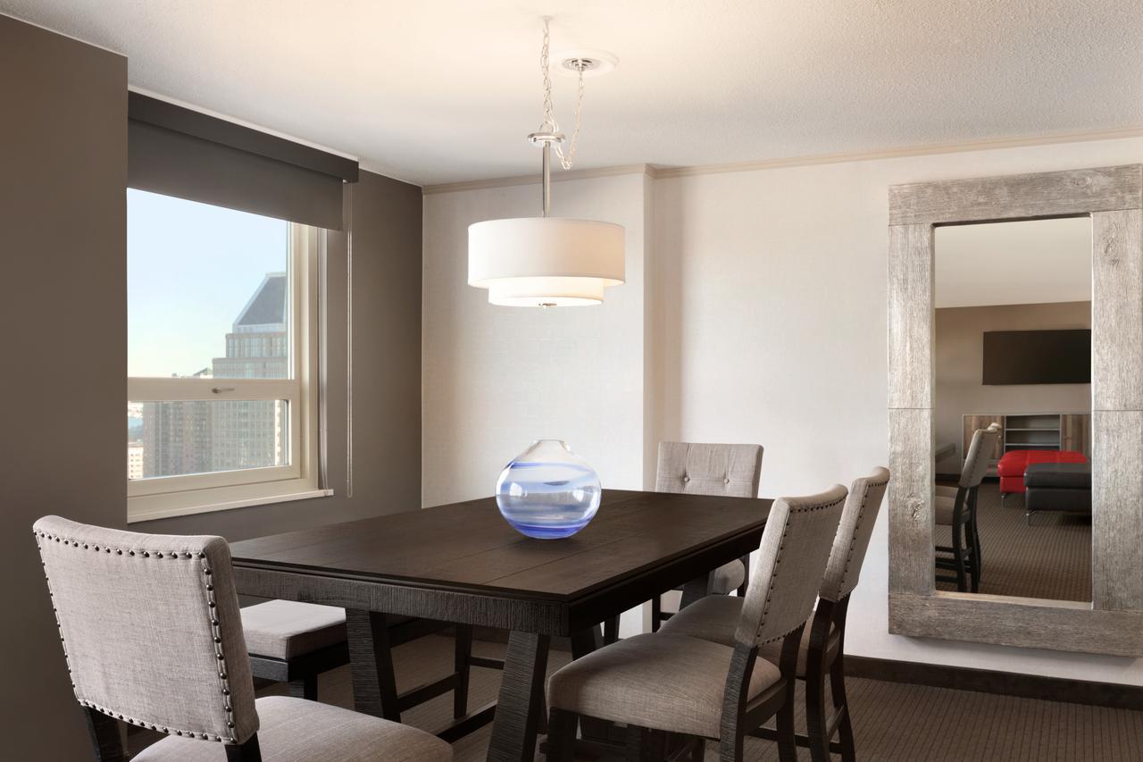 Embassy Suites Baltimore Inner Harbor Екстериор снимка